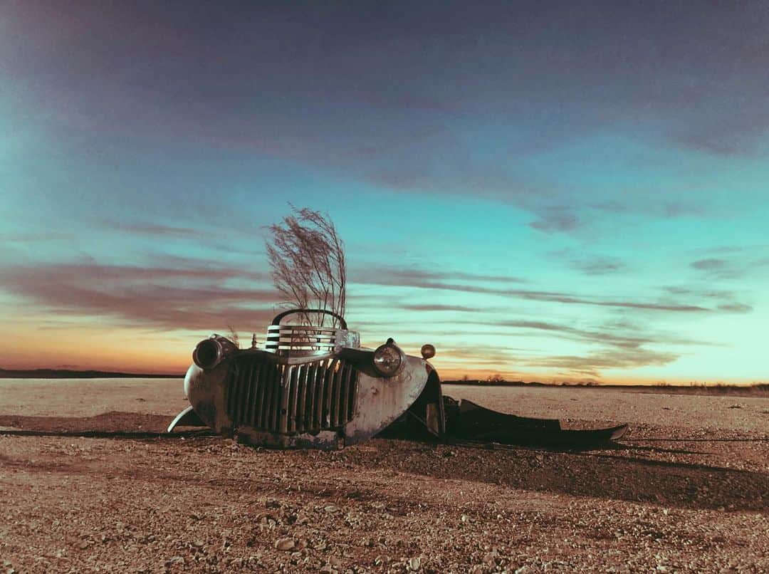 リンジー・モーガンのインスタグラム：「I got Texas in my soul... . . . What an insane whirlwind we’ve been having! Prayers for anyone and everyone who is being impacted right now. 🙏🏽  https://www.statesman.com/story/news/2021/02/15/how-to-help-how-get-food-shelter-resources-during-texas-winter-storm/4486821001/  Has a great list of resources if you need help and hopefully you even have power to read this 🙏🏽 and word is we are on the end of this! Hopefully, by today/tonight power will be restored ✨」