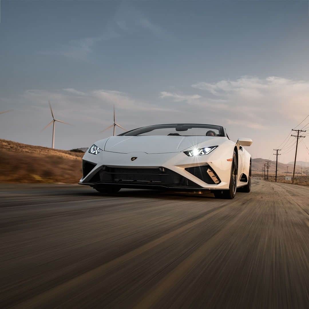 ランボルギーニさんのインスタグラム写真 - (ランボルギーニInstagram)「When you push yourself to the limit, it’s easy to get to the top.  We are glad to announce that Huracán EVO RWD Spyder has been nominated @robbreport’s Sports Car of the Year 2021.  #Lamborghini #HuracanEVORWDSpyder #RewindToRWD __ Huracán EVO RWD Spyder: Fuel consumption combined 13.9 l/100km; CO2-emissions combined 335 g/km (WLTP)」2月19日 2時03分 - lamborghini