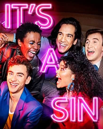 マット・ボマーのインスタグラム：「This series is vital, joyous, heartbreaking, and life affirming- oftentimes in the same episode. The cast is phenomenal, as are the writing and directing. @russelltdavies63 has outdone himself. I hope you love this series and these characters as much as I do. Don’t miss this one. La! @itsasinonmax @hbomax」