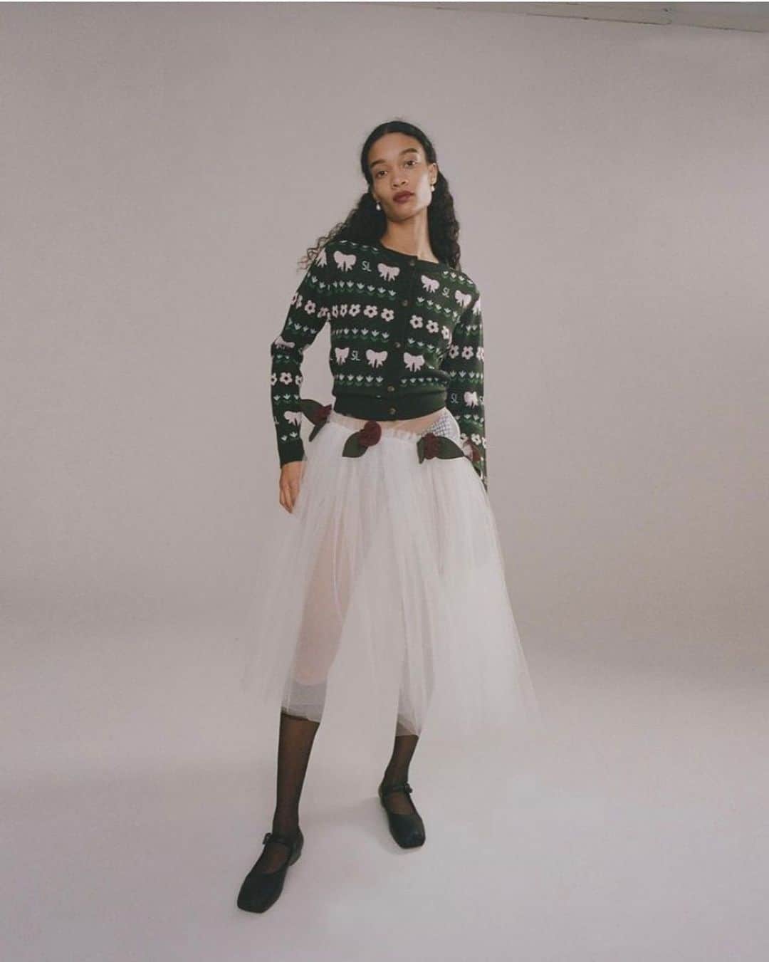 V Magazineさんのインスタグラム写真 - (V MagazineInstagram)「@sandyliang brought her playful dress-up aesthetic once again for the brand’s Fall 2021 collection, consisting of a range that is rich in fabrics such as fanciful tulles, gorpcore fleeces, pleated skirts, and sweet, frilly dresses in gingham and floral! 🌸✨ — Brand: @sandyliang」2月19日 2時17分 - vmagazine