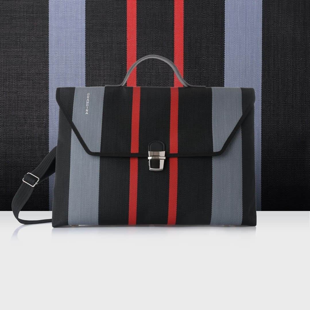 ブランディーナのインスタグラム：「New model URBAN  La cartella Urban, da un tocco vintage ed elegante allo stile lavorativo, perfetta anche per uscire dopo il lavoro.  #brandinatheoriginal」