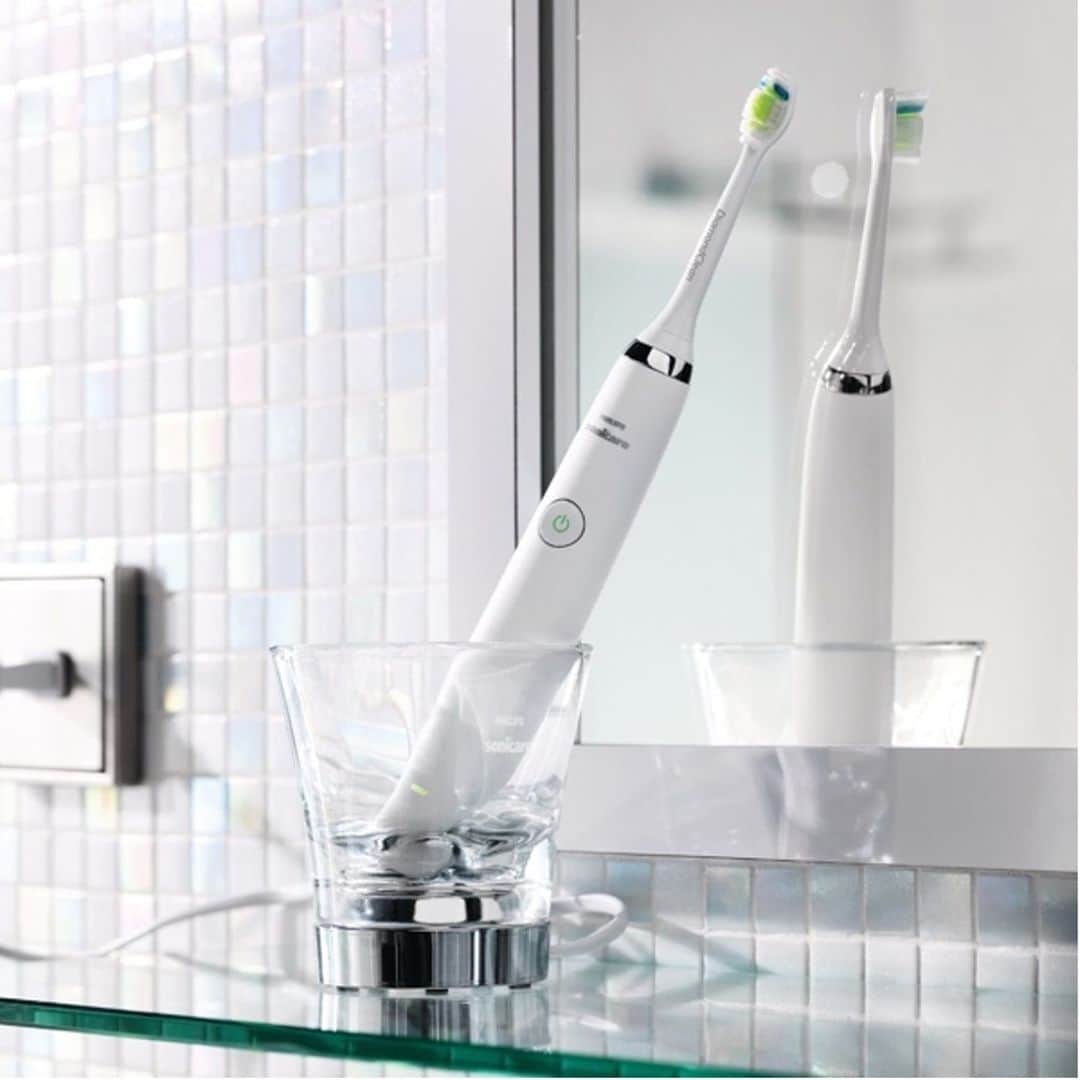 Philips Sonicareのインスタグラム：「What makes this Philips Sonicare DiamondClean look so incredible? Could it be the signature charging glass? Or the sleek design? Maybe it’s the five different colors it comes in? You tell us 😉」