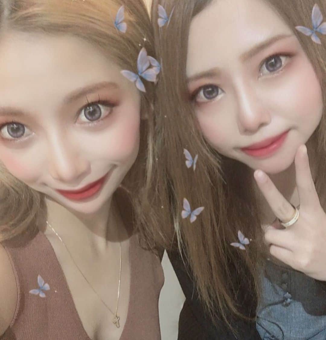 のインスタグラム：「わてとカフェるために 福岡に飛んできてくれたあやみん✈️ お店でも🍾くれたり 色々男前😋 アカウントなんだたけ あやみーーーーん #髪の毛の巻とれとるから#きっと #梅雨#カフェ#おもひで#マツエク２本」