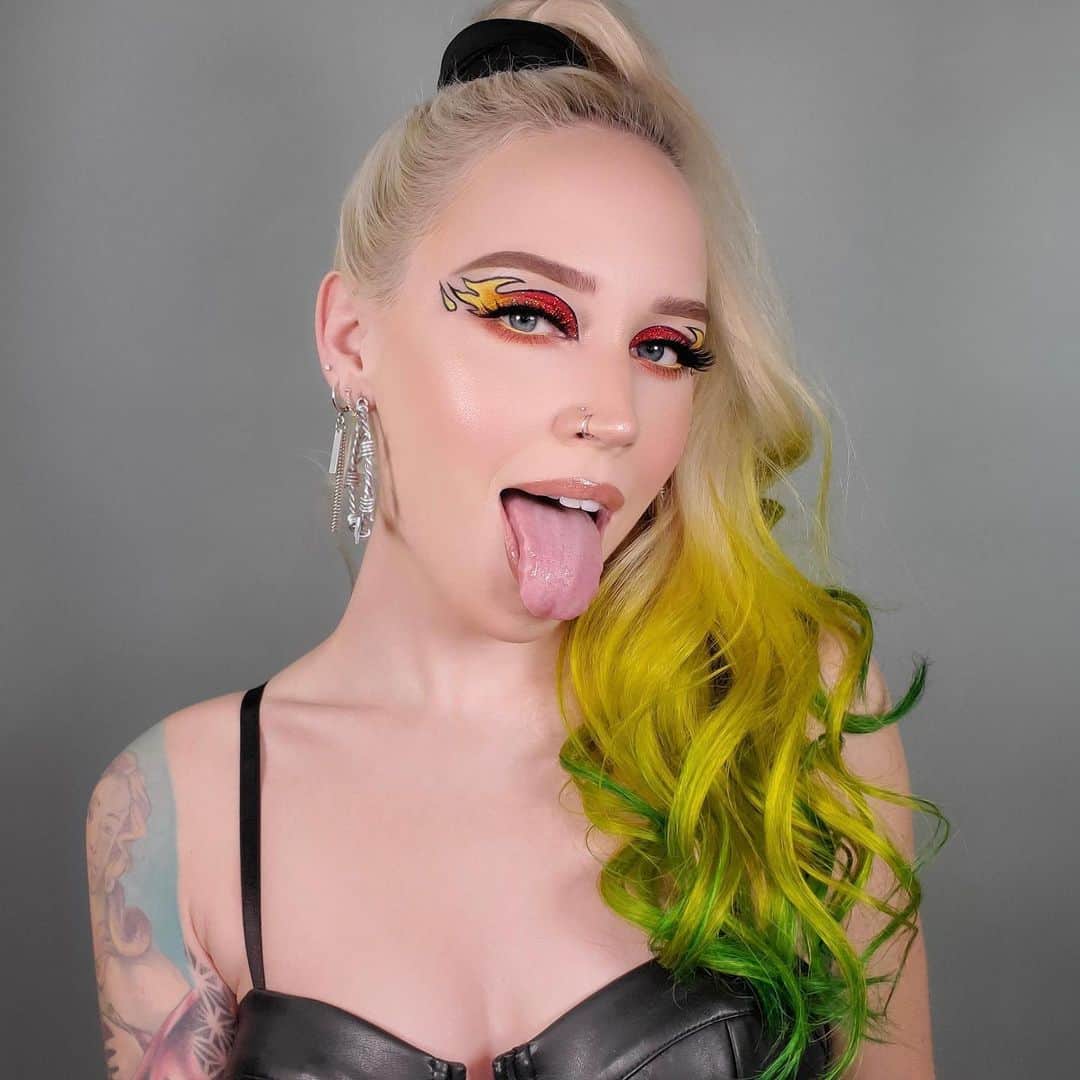 BH Cosmeticsのインスタグラム：「Burning up for @halloweenkween 🔥🔥 #bhlny #bhcosmetics」