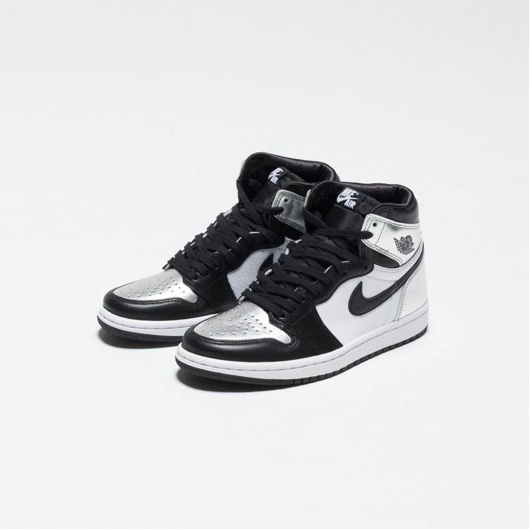 UNDFTDさんのインスタグラム写真 - (UNDFTDInstagram)「Jordan Women's AJ 1 High OG 'Silver Toe' // Available Friday 2/19 at Undefeated.com  @jumpman23」2月19日 2時30分 - undefeatedinc