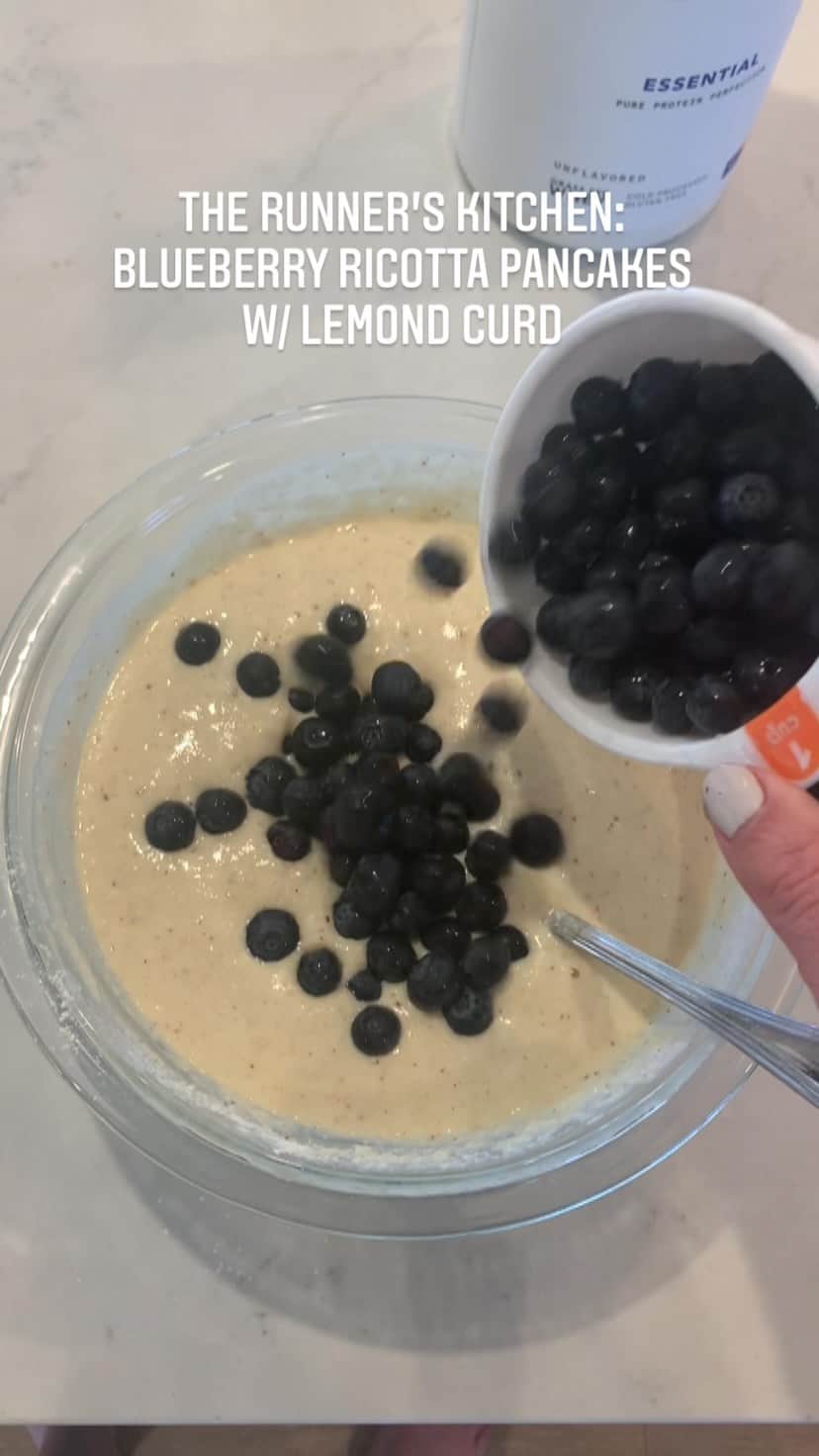 のインスタグラム：「As you guys know, my job is to run, sleep, and eat. Here is a recipe from my cookbook, The Runner’s Kitchen. I added @livemomentous Essential Protein to make these pancakes have over 20 grams of protein per serving. The traditional recipe is in my cookbook or you can click the link in my bio for a YouTube video of this specific version! #livemomentous #therunnerskitchen #runeatrepeat」