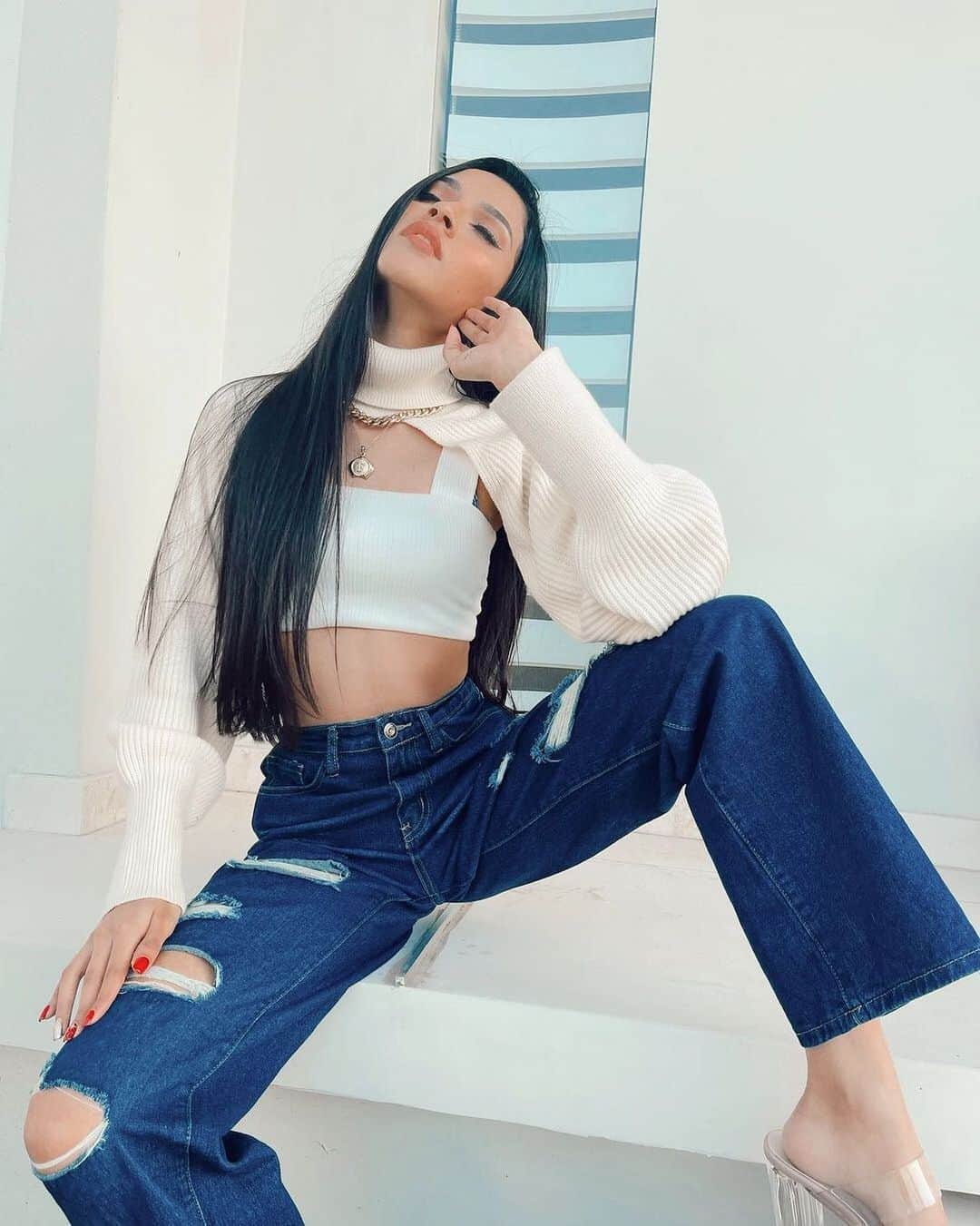 SHEINのインスタグラム：「Killing it! 🔥  @fridavaz  Shop Item #: 1706513, 1166173  #SHEINgals #SHEINstyle #SHEINSS21 #outfitinspiration」