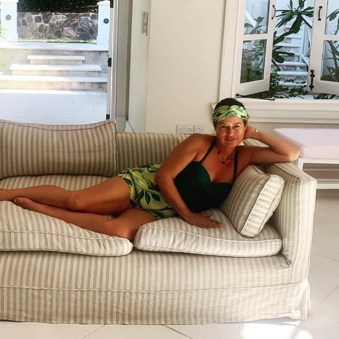 ジェイドジャガーのインスタグラム：「Channeling @caradelevingne @princessmargaretdiaries」