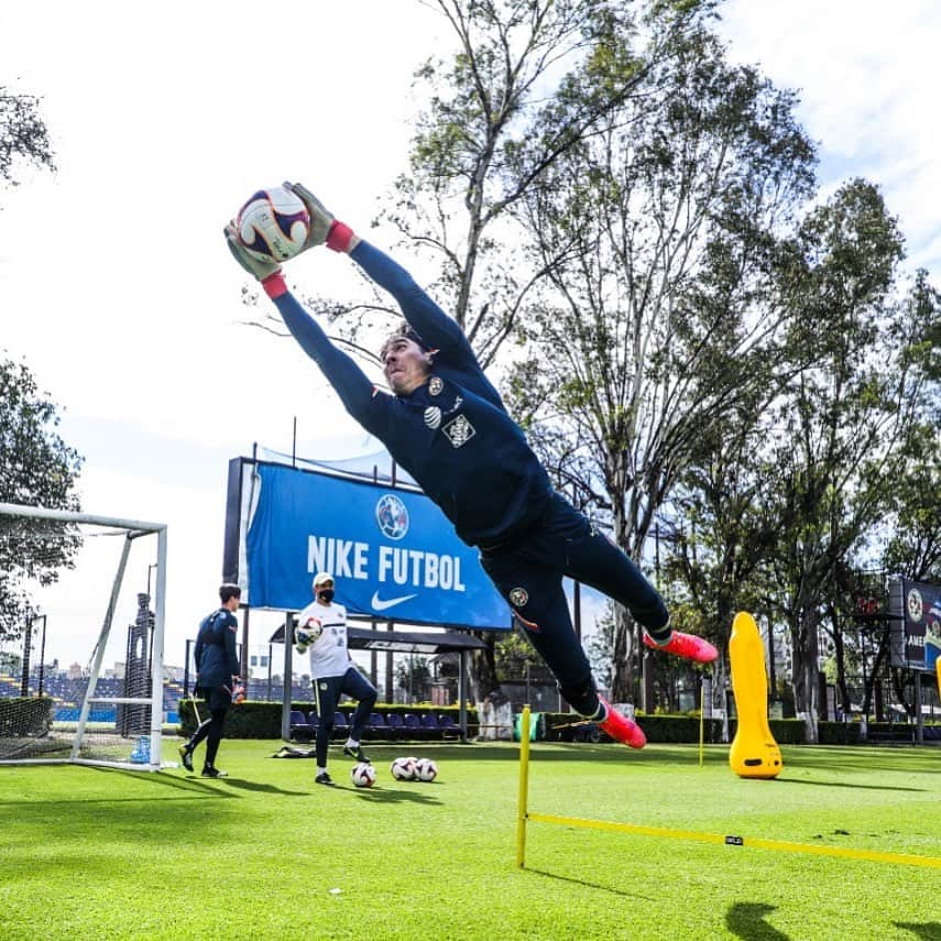 ギジェルモ・オチョアのインスタグラム：「🦅 🔥😎 #VamosAmérica #13 #NoMemoNoParty」