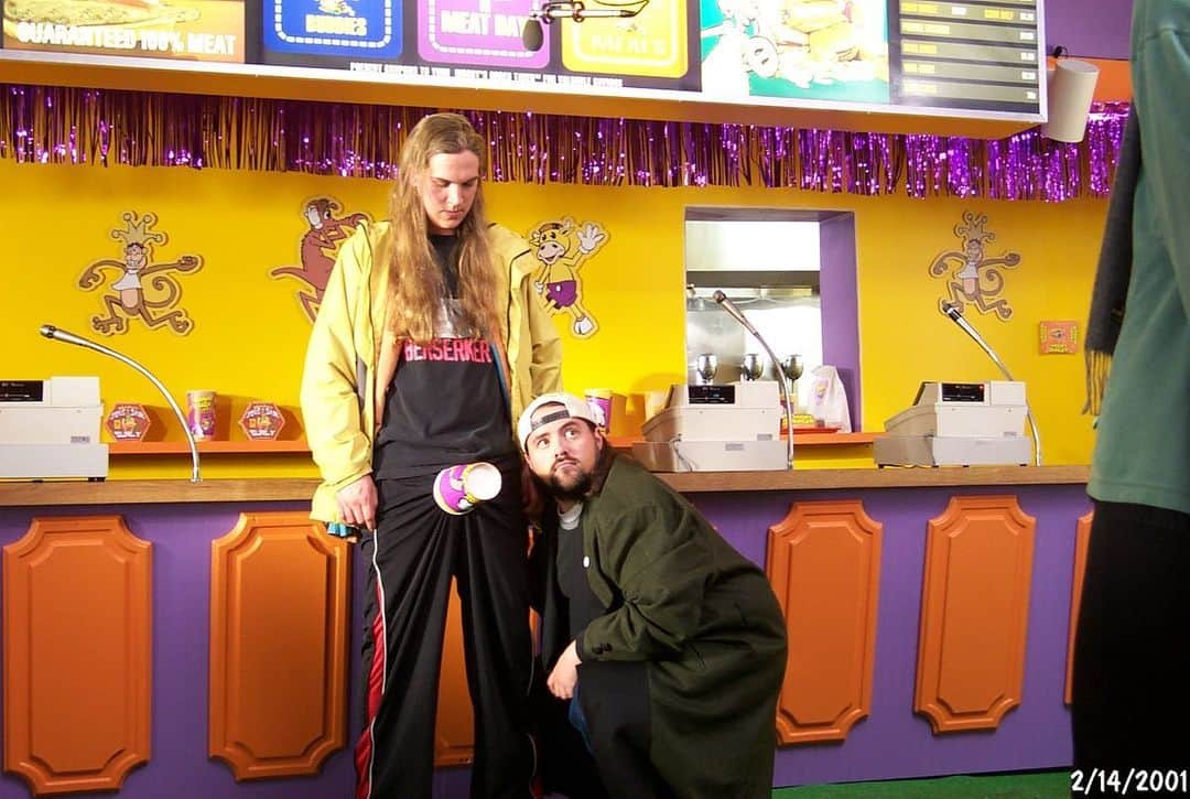 ケヴィン・スミスさんのインスタグラム写真 - (ケヴィン・スミスInstagram)「Wanna feel old? 20 years ago (on Valentines Day), @jaymewes yelled “YOU ARE THE ONES WHO ARE THE BALL-LICKERS!” for the first time as we shot the #moobys scene in @jayandsilentbob Strike Back! And 20 years later, here’s me announcing that after a successful week-long run at @thevanburenphx, the next @moobyspopup is going to be in ORLANDO! That’s right: our authentic fake fast food golden calf is gonna set up shop in a section of FLORIDA not normally known for themed entertainment! But the real upside is that this trip will afford me the first opportunity to see my Mom in many months (@donsgirlgrace will cut the ribbon on opening day)! Tickets go on sale next week, so sign up for info at the link in my bio above! Very crazy to think that what was once a fictional eatery has now been made flesh IRL in L.A., Red Bank, Chicago, Toronto, Minneapolis, and Phoenix, with Vancouver and Florida to follow! And since @heyitsderekberry has more #moobys booked across the country through September, #jasonmewes and I might soon pop up in a city near *you*! But back in 2001, with zero inkling we’d one day be able to eat a @beyondmeat CowTipper, we were all about the Internet. I remember getting a note that all the talk about the Internet and online culture was too “inside” for a mainstream audience. Little did we know the world would more closely resemble this scene today than it did when we actually shot it. Back then, it was considered comedy to show a scene of some crackpot spewing vitriol online. Nowadays, it’s a daily drama. So I suggest we save all the drama for our Mommas and meet at Mooby’s in Orlando! (Location and dates will be announced next week!) Amazing Orlando Art by @thedarknatereturns! #KevinSmith #jasonmewes #moobys #jayandsilentbobstrikeback #food #jaymewes #moobyspopup #orlando #florida #whatthefuckistheinternet」2月19日 2時45分 - thatkevinsmith