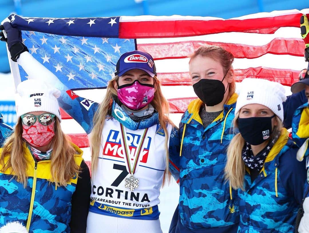 ミカエラ・シフリンさんのインスタグラム写真 - (ミカエラ・シフリンInstagram)「Big heart for this team. 💛@nina_obrien you inspired all of us today. Truly spectacular spirit, fight, and skiing and we know your best is yet to come 🤩🤙🤪 One more to go!!☺️」2月19日 2時47分 - mikaelashiffrin