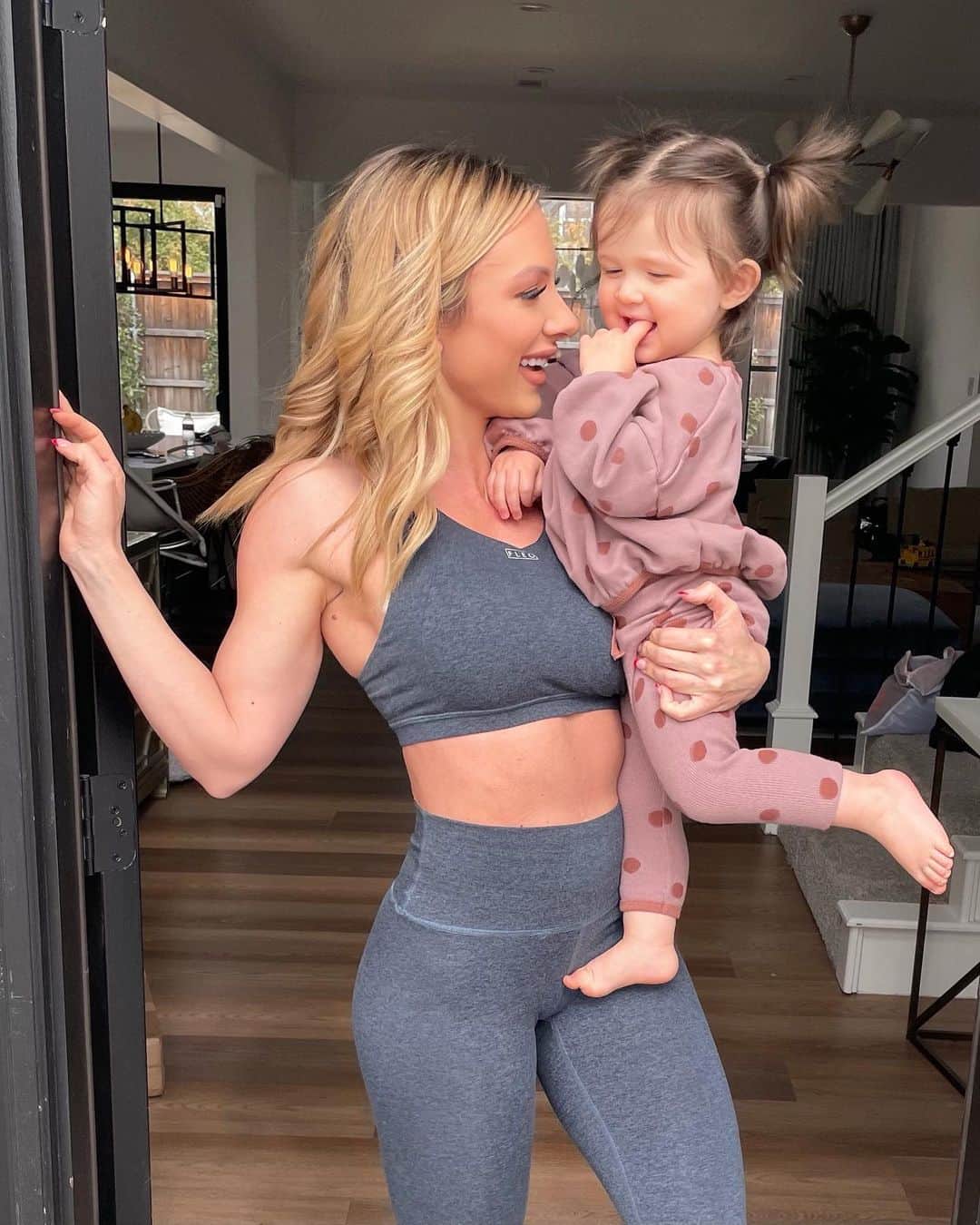 Paige Hathawayのインスタグラム：「This picture of Presley and I makes me smile 😀💕 Thanks to everyone who entered in our giveaway! I’ll be doing another one really soon! 🙃  **Gifting is in no way affiliated with instagram or the employees of instagram」