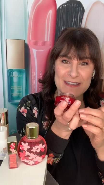 Clarins Canadaのインスタグラム：「Maquillage en 3 minutes pour réunion virtuelle.」