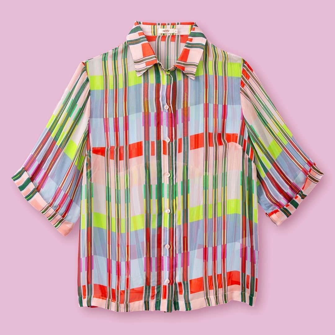 オイリリーのインスタグラム：「The bold and colourful stripes make this @oililywomen blouse the perfect companion on easy, summer days.⁠ ⁠ #oilily #oililyworld #SS21⁠ #spring #summer #womenswear #kidswear #printonprint #oililyandme」