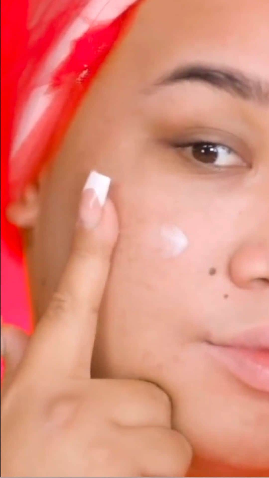 のインスタグラム：「Featuring the just-dropped Secure the Blur Makeup Magnet Primer from @onesize! Only at Sephora.  Follow along as @patrickstarrr breaks down the look step by step using this hydrating primer. The desired end result? Even-looking skin texture with a shine-free finish 💯」