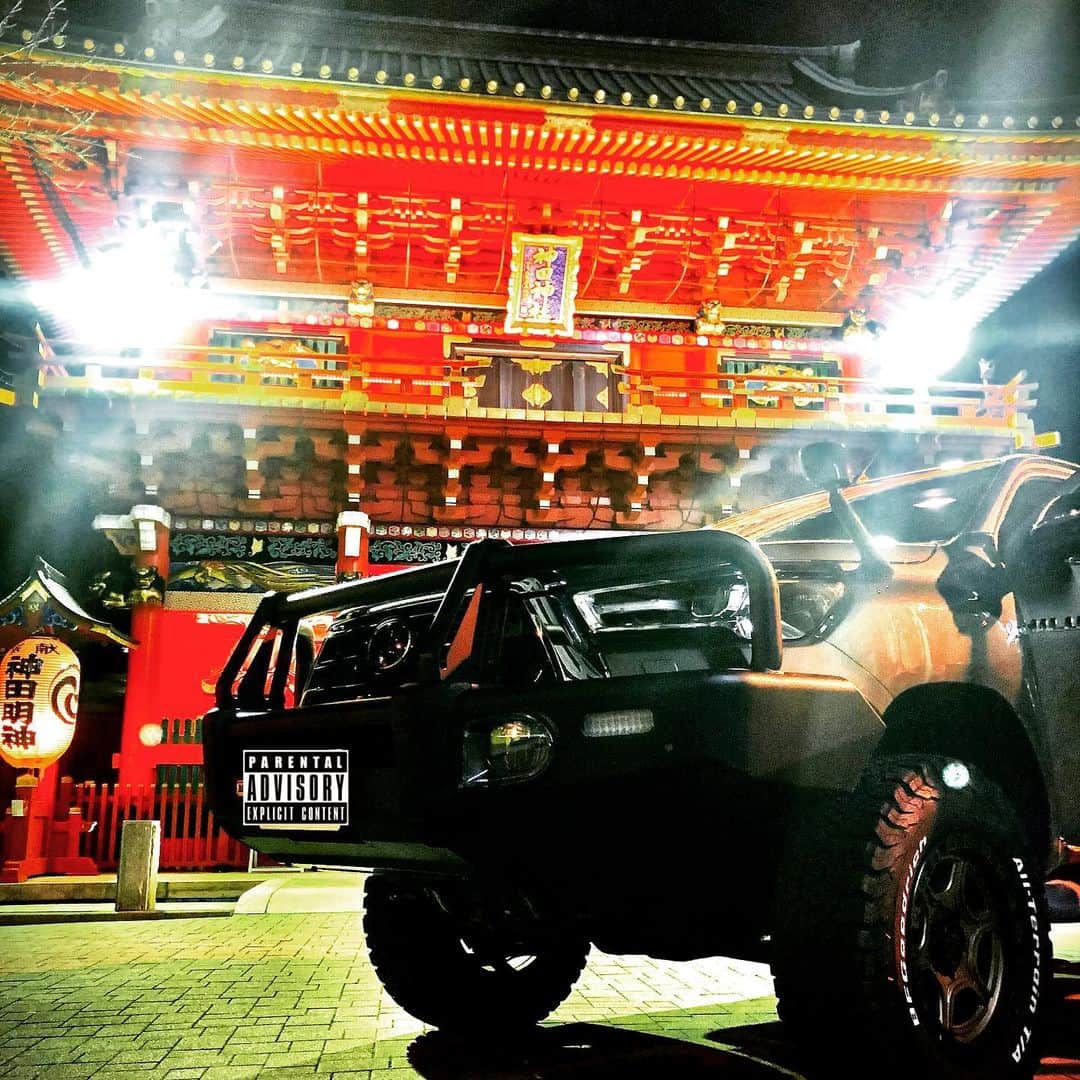 佐々木洋平のインスタグラム：「HILUX × 神田明神随神門vol.2  #ハイラックス  #toyota  #toyota4x4  #神田明神」