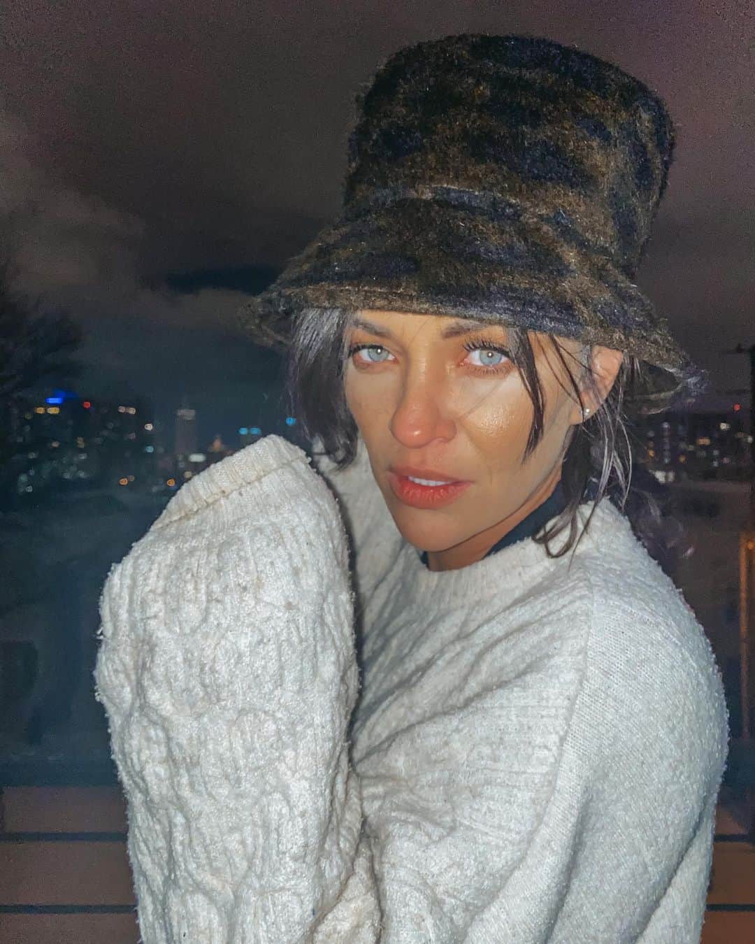 ジェシカ・ゾアのインスタグラム：「Ice cold 🥶」