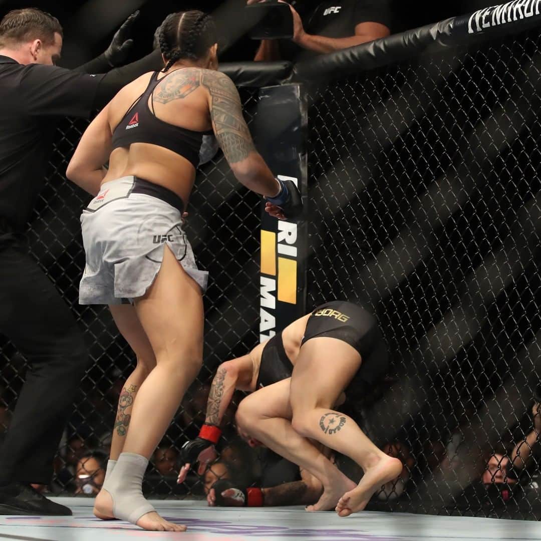 UFCさんのインスタグラム写真 - (UFCInstagram)「When @Amanda_Leoa captured the featherweight belt, it was pure DOMINANCE 🏆🏆 #UFC259」2月19日 3時02分 - ufc