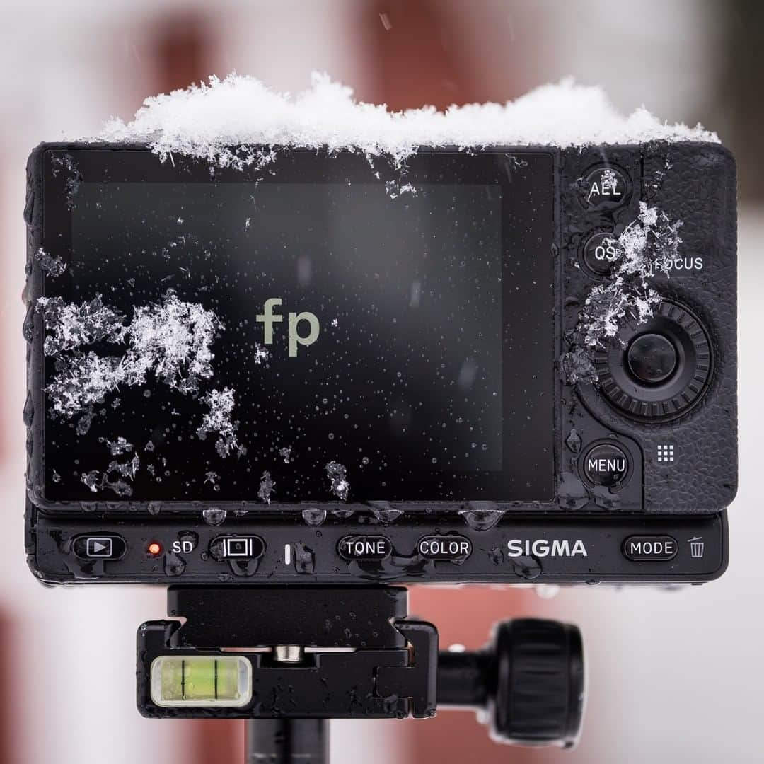 Sigma Corp Of America（シグマ）のインスタグラム：「Snow, rain, ice... the fp can weather it all!  If you haven't tried the SIGMA fp yet, especially if you head out to shoot in tough conditions, consider its weather-sealed body, solid build, and ability to be packed pretty much anywhere!  #SIGMA #SIGMAfp #weathersealed #weathersealedcamera #snow #ice #rain #badweather #outdoors #outdoorphotography」