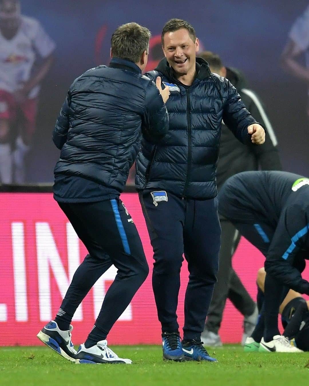 ヘルタ・ベルリンのインスタグラム：「Bei #BSCRBL steht ein ganz wichtiges Heimspiel ins Haus! Am #ThrowbackThursday blicken wir zurück zu unserem letzten Sieg in Leipzig. 🤩 Also Team, solche Bilder hätten wir gerne am Sonntag wieder! 💪 . . #GemeinsamHertha #HaHoHe #herthabsc」