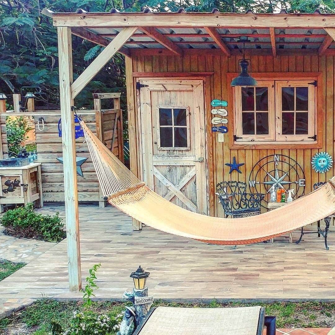 Airbnbのインスタグラム：「This tiny cabin puts you right around the corner from the turquoise ocean, but some guests say their favorite part was showering under the stars. Pedro, your Superhost, provides everything required to lure you out of the hammock, including a kayak and snorkeling gear. But be sure to save a little time to strike up a conversation with the macaws next door.  Photo: @traveltres」