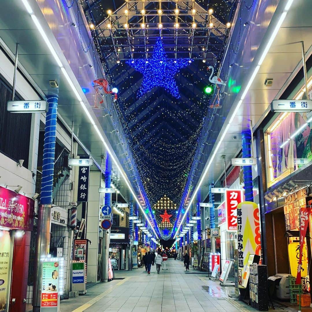 YOICHIのインスタグラム：「#宮崎 #滞在 #2週間目 #橘通り  #イルミネーション #アーケード #商店街」