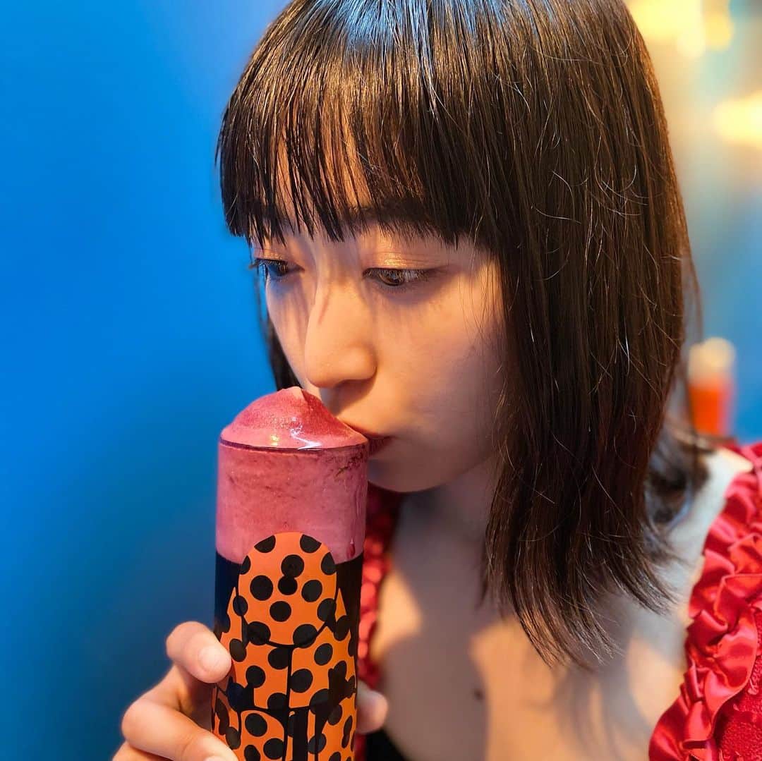 中里亜美のインスタグラム：「美味しい飲み物だいすき  @omnipollo  @omnipollostokyo」