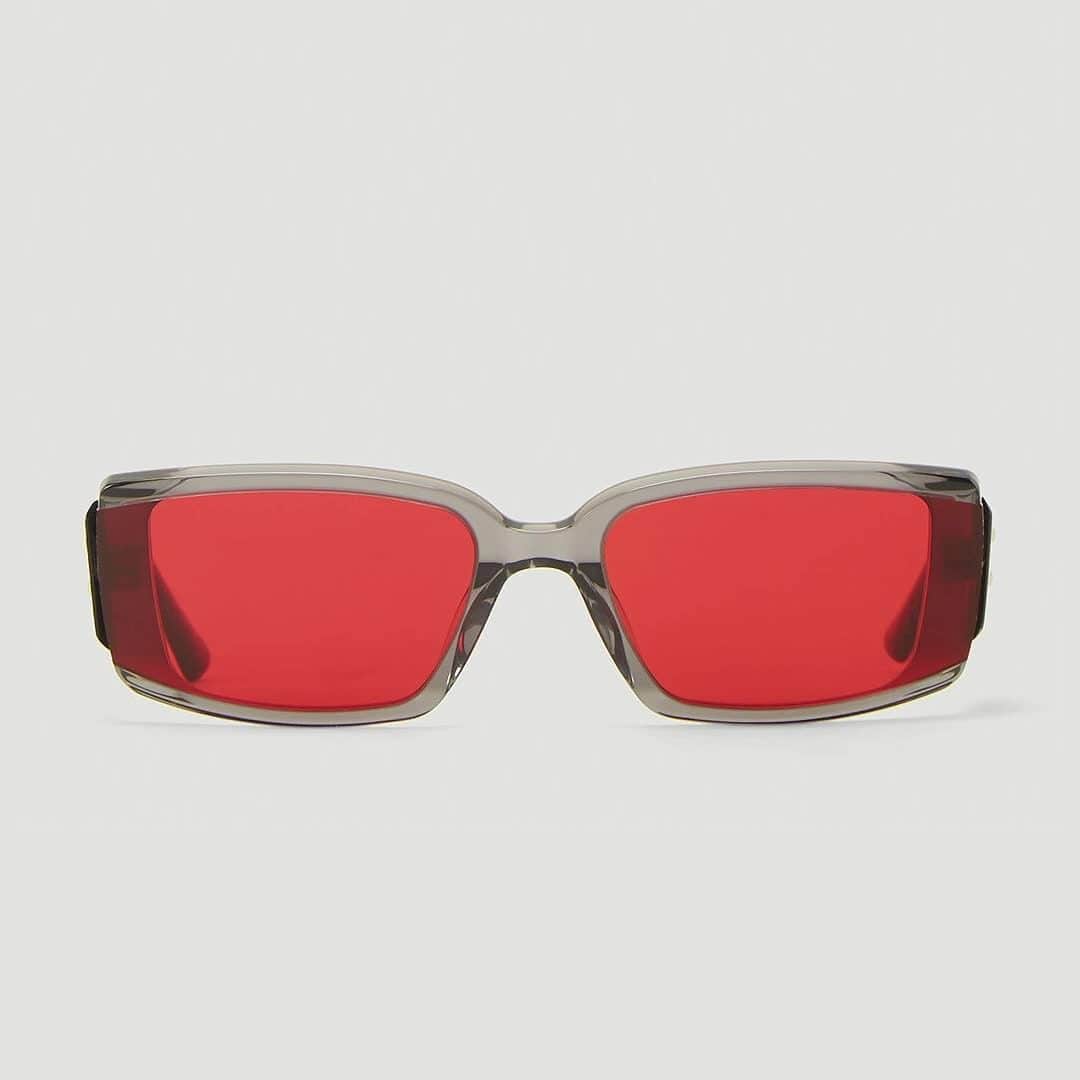 エルエヌシーシーのインスタグラム：「New to LN-CC, South Korean eyewear brand Gentle Monster is now live. Forget 2020 vision, this is 2021 vision. Shop the latest collection of future-twisted classics online now. @gentlemonster」