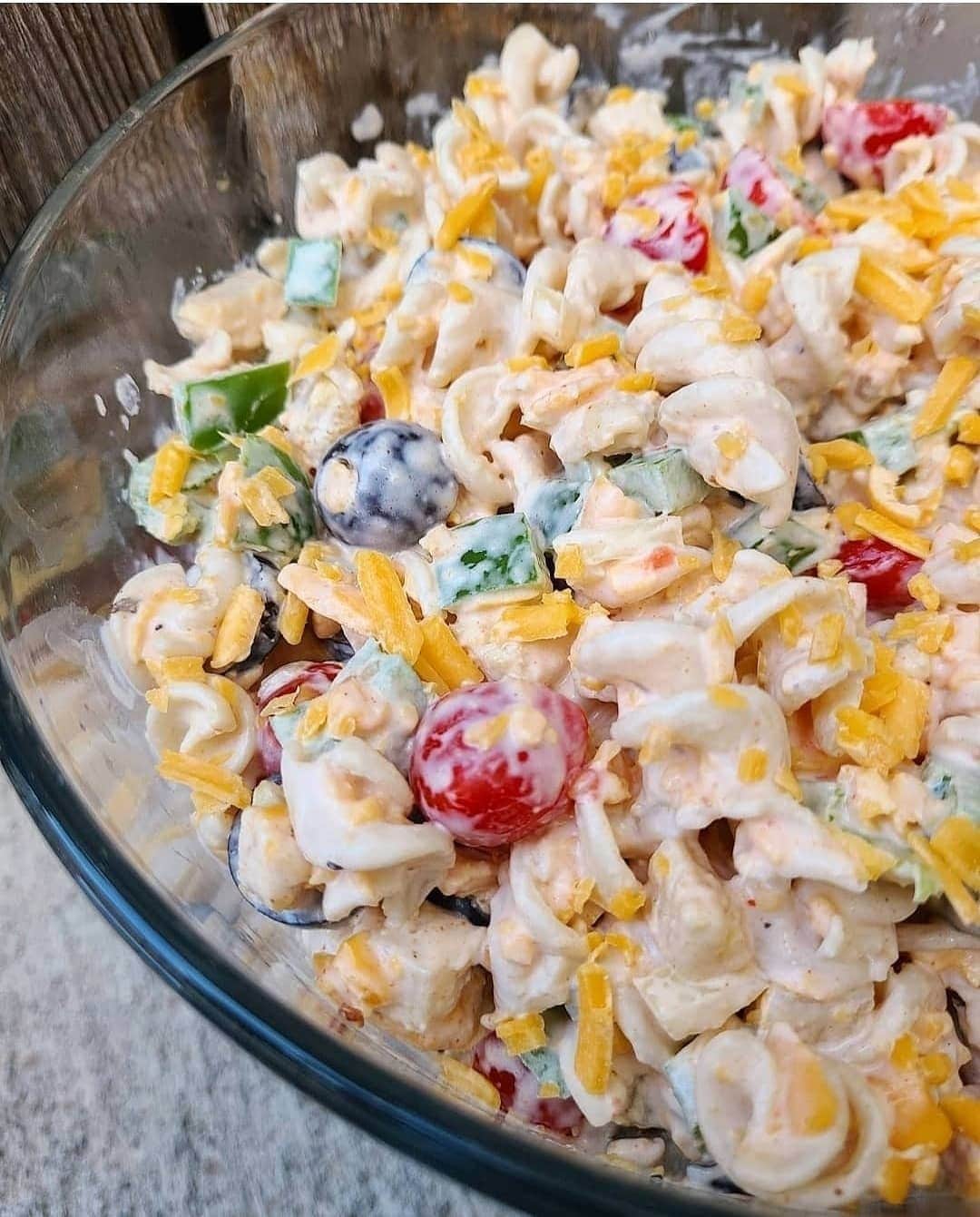 Flavorgod Seasoningsさんのインスタグラム写真 - (Flavorgod SeasoningsInstagram)「🎉 KETO FIESTA RANCH PASTA SALAD 🎉 by customer @lowkarbkhaleesi⁠ -⁠ 1 Tbsp (each) @FlavorGod Taco Tuesday, Ranch, & Fiesta Sweet and Tangy seasoning⁠ -⁠ KETO friendly flavors available here ⬇️⁠ Click link in the bio -> @flavorgod⁠ www.flavorgod.com⁠ -⁠ Save this for your next family get together! It's so good, no one will ever suspect it's #lowcarbpasta⁠ .⁠ .⁠ 8 oz @GreatLowCarb rotini pasta⁠ 6 oz black olives, diced⁠ 1 can Dynasty baby corn, diced (asian section at Walmart)⁠ 1 bell pepper, diced⁠ 1 cup tomato, chopped⁠ 1/2 small onion, diced⁠ 1 1/2 cups shredded cheddar cheese⁠ ▪︎▪︎▪︎⁠ Dressing:⁠ 1 cup mayo⁠ 1/2 cup heavy cream⁠ 1 Tbsp lemon juice⁠ 1 Tbsp (each) @FlavorGod Taco Tuesday, Ranch, & Fiesta Sweet and Tangy seasoning⁠ ▪︎▪︎▪︎⁠ Boil pasta for 10-12 minutes. Drain and let cool. Combine with olives, baby corn, bell pepper, tomato, onion, & cheese. Whisk together dressing ingredients then pour over everything. Stir together and refrigerate at least 4 hours (I like to let it sit overnight. The longer the better)⁠ .⁠ .⁠ 👉 This makes a large bowl of pasta salad! 》divided into 12 servings it is 5 net carbs each. Want to cut the carb count even further?? Use fresh zoodles instead of pasta or diced chicken for a flavorful chicken salad⁠ -⁠ Flavor God Seasonings are:⁠ ✅ZERO CALORIES PER SERVING⁠ ✅MADE FRESH⁠ ✅MADE LOCALLY IN US⁠ ✅FREE GIFTS AT CHECKOUT⁠ ✅GLUTEN FREE⁠ ✅#PALEO & #KETO FRIENDLY⁠ -⁠ #food #foodie #flavorgod #seasonings #glutenfree #mealprep #seasonings #breakfast #lunch #dinner #yummy #delicious #foodporn」2月19日 9時01分 - flavorgod