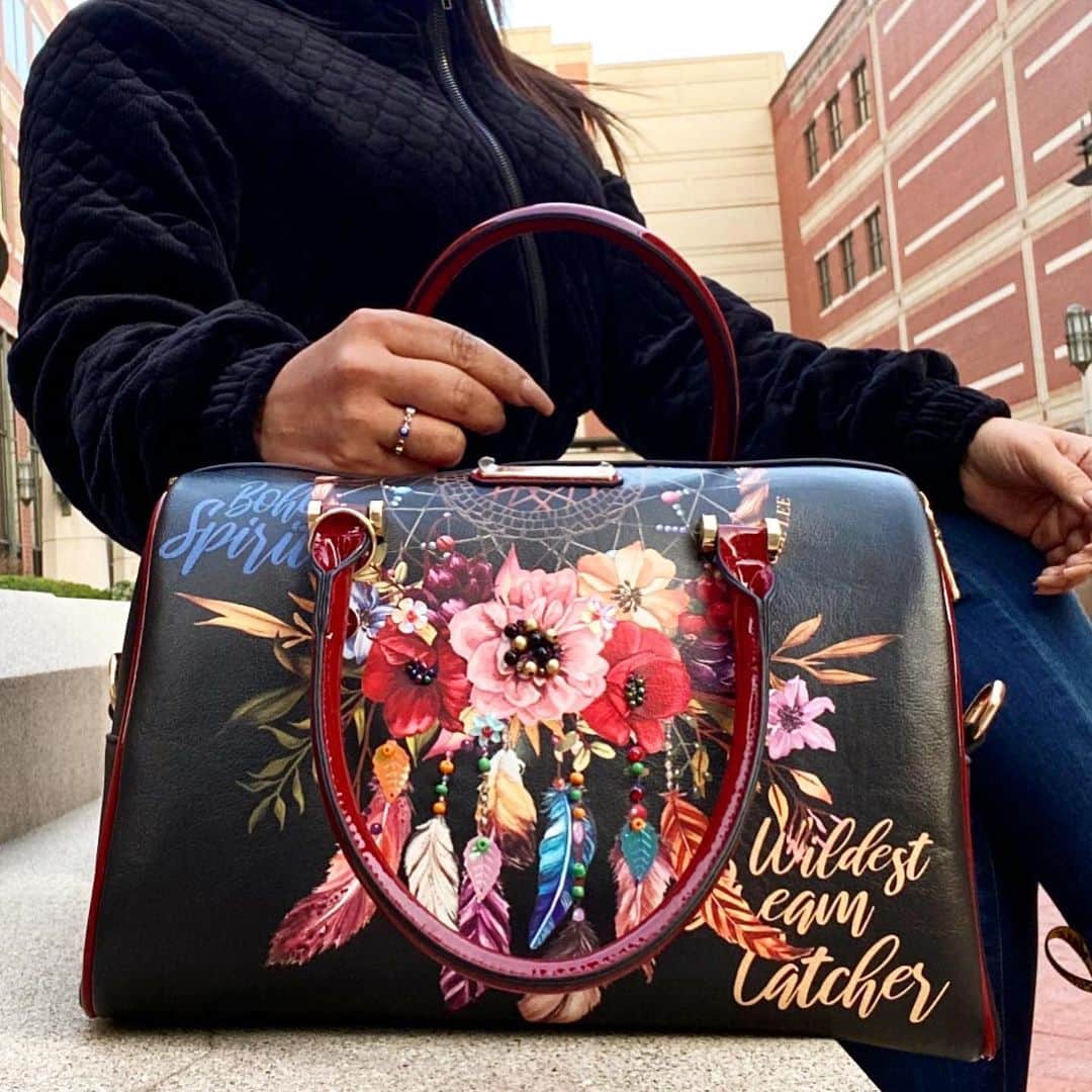 ニコールリーのインスタグラム：「Be your beautiful self with the stylish “Bohemian Black” print handbag that will take all the looks!👜💕🥰 👜 Tap the picture to see prices or visit the link in our official website to shop our new arrivals!  📸 credit: @karlithabeauty   #nicoleleeusa #nicolelee #nicoleleeespana #NLLOOK #lovemehatemeNL #handbag #fashion #potd #ootd #instafashion #outfitoftheday #springsummer2021 #bag #newarrivals」