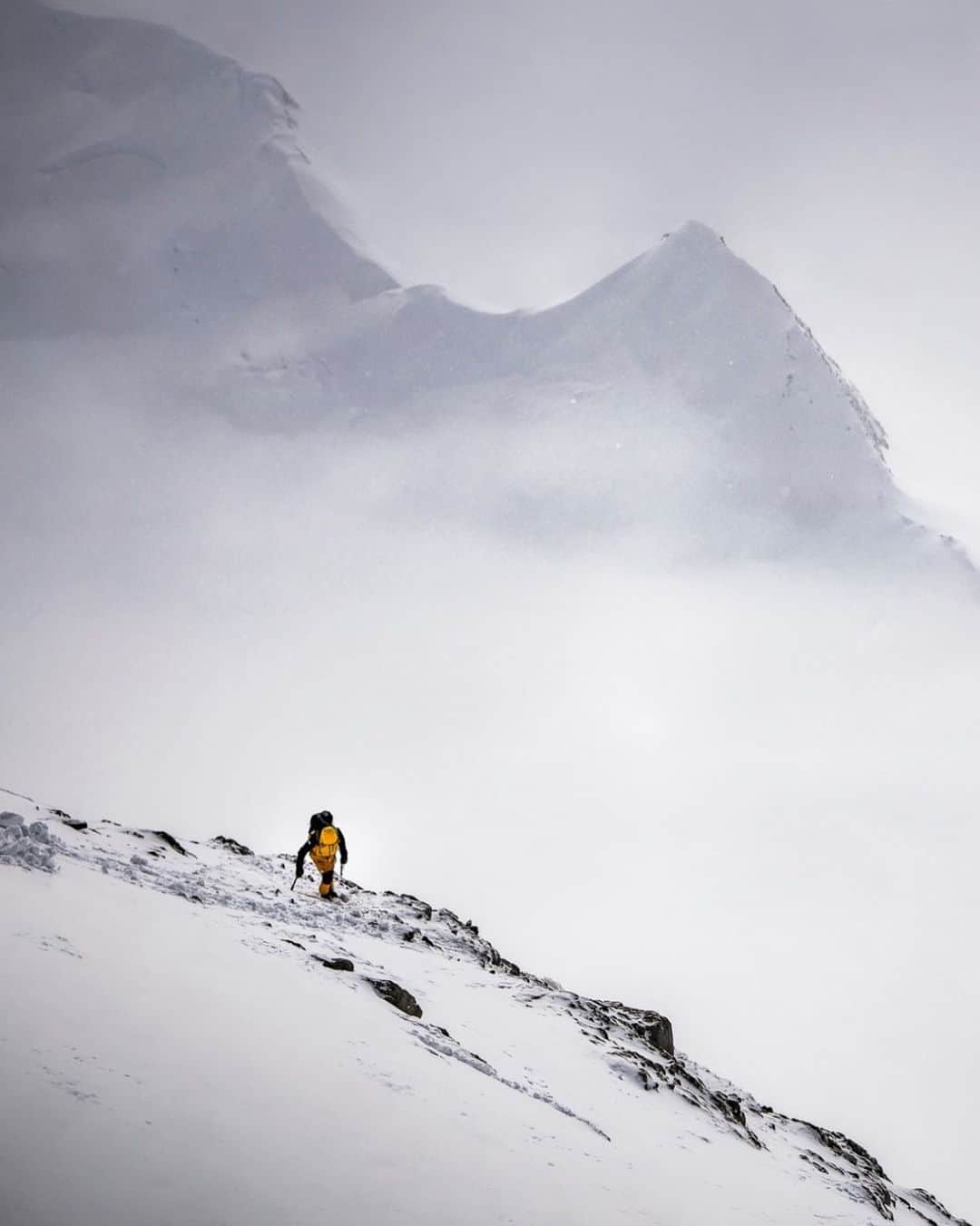 ジミー・チンさんのインスタグラム写真 - (ジミー・チンInstagram)「@conrad_anker cloud walking on Mount Tyree, Antarctica  @thenorthface」2月19日 3時39分 - jimmychin
