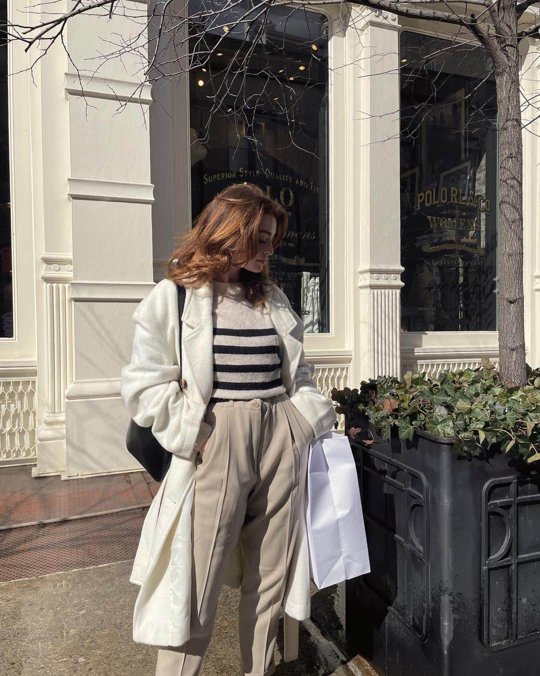 Kelsey Simoneのインスタグラム：「Sunny in Soho 🤍」