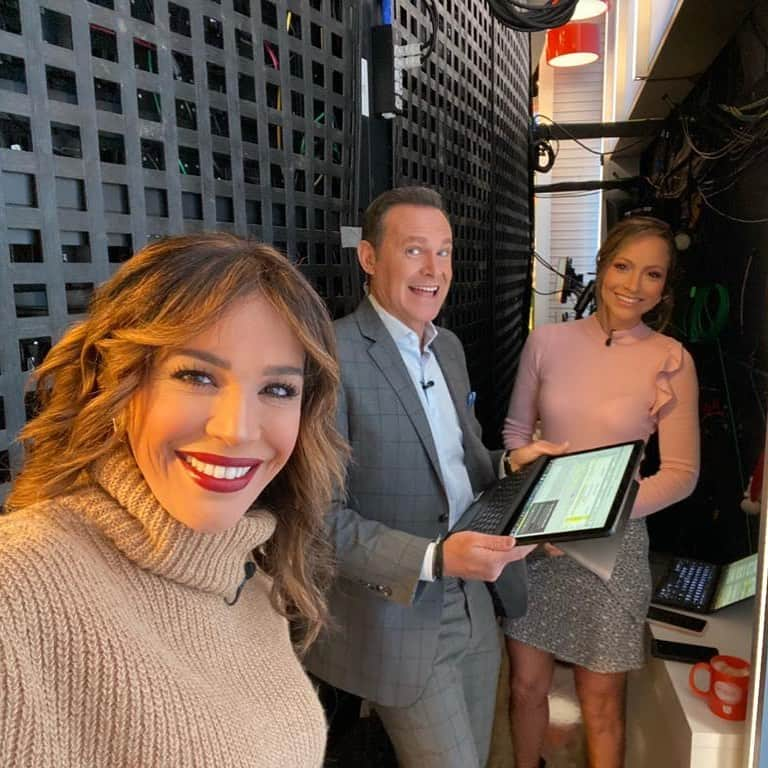 Despierta Americaさんのインスタグラム写真 - (Despierta AmericaInstagram)「¡Preparando todo para ustedes! @karlamartineztv  @alantacher y @satchapretto」2月19日 3時48分 - despiertamerica