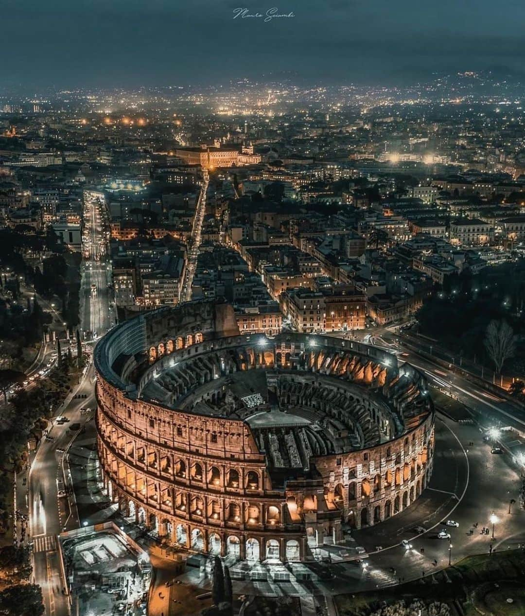 Instagramersさんのインスタグラム写真 - (InstagramersInstagram)「Can you recognize this view to which city it belongs? Great photo by @maurosciambifilms and @igersroma 😍🙌🏻📸✨ #igersroma #weareigersit #igers」2月19日 3時57分 - igers