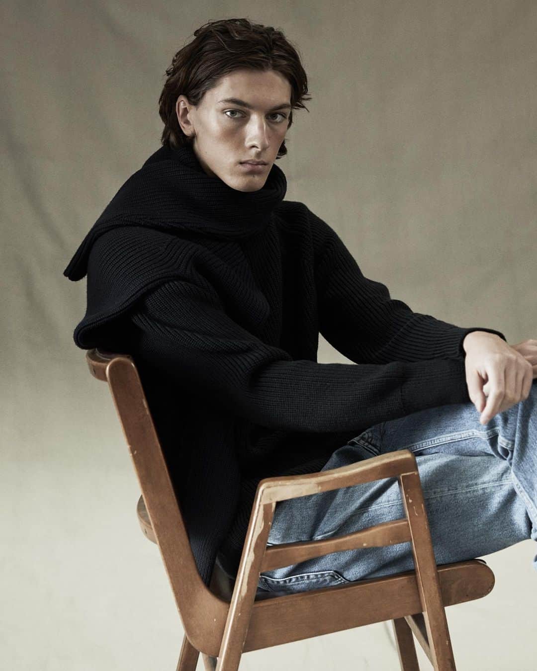 ウォントのインスタグラム：「Leo layers the Casina sweater, crafted in textural Italian merino wool.  #wantlesessentiels #worldofwant」