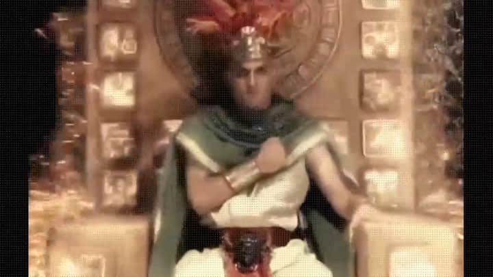 マイケル・ベンヤアーのインスタグラム：「#TBT when I was an #Ancient #King #Olmec in #thelegenedsofthehiddentemplemovie #theopeningsequence of the @nickelodeon #tvmovie … The TV movie was a dramatization of the 90s kids game show on Nickelodeon ... even though the voice you hear is not me (they got the original voice actor from the show @deebradleybaker) it was still fun and an honor to sit in #KingOlmec’s #throne …. #legendsofthehiddentemple #shrineofthesilvermonkey #90skidshows #90’stv #didn’twatchtheshowthen」