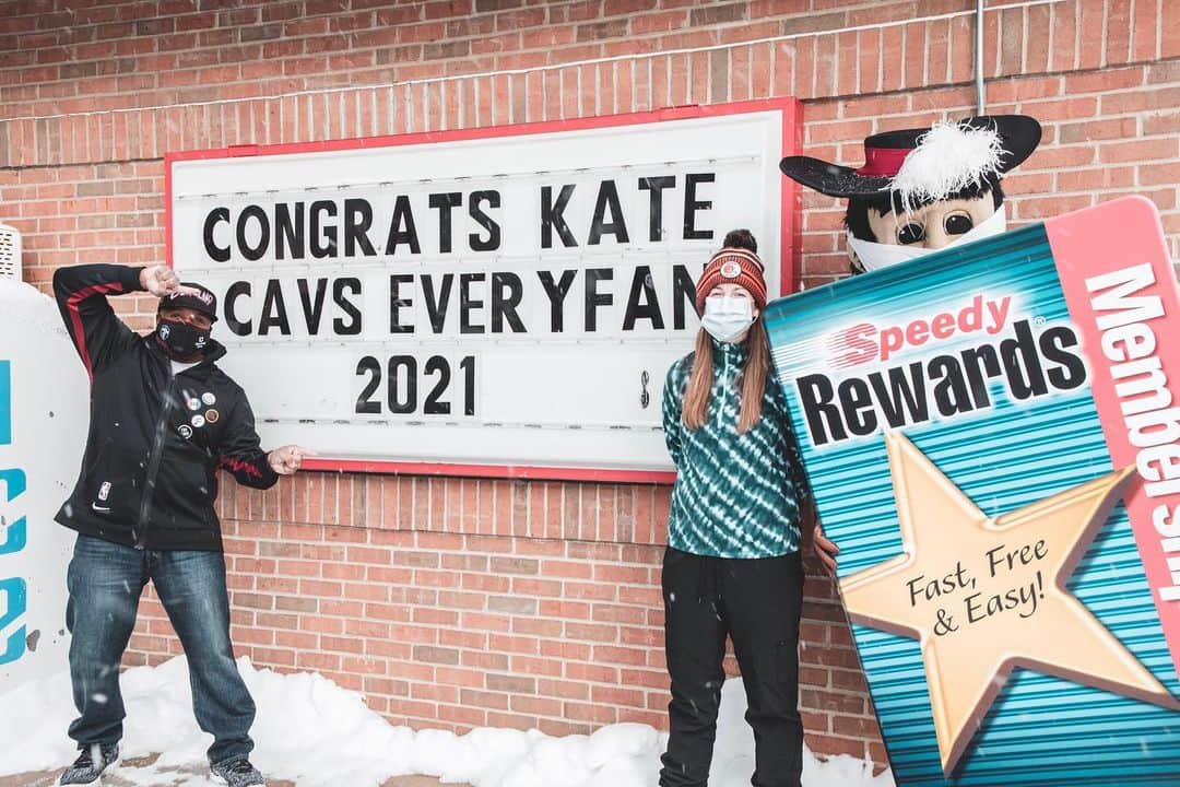 キャブスのインスタグラム：「For her endless dedication and selflessness to her job and her patients, going above and beyond what it means to be a frontline worker during the COVID-19 pandemic, today we honor Cleveland Clinic ICU RN Kate Wright, as our 2021 EveryFAN, presented by @speedwaystores!」