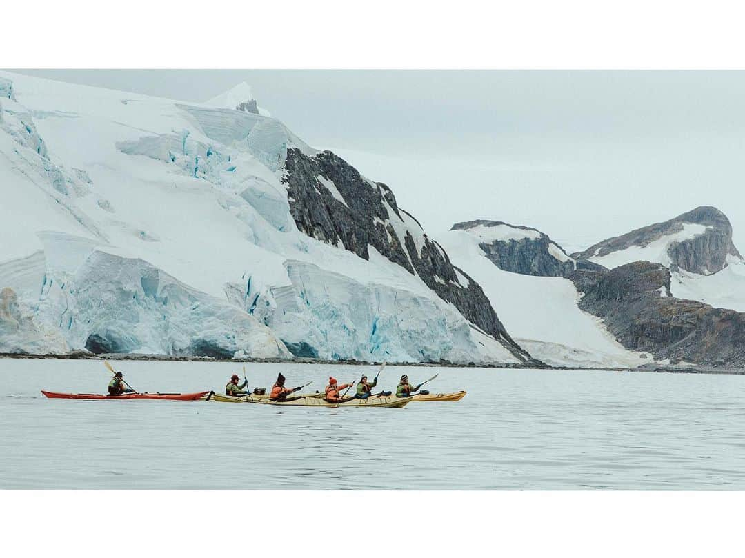 マイケル・ドーソンのインスタグラム：「#TB to the Antarctic peninsula in 2020, right as Covid was taking hold of the WORLD - We were off the grid, enjoying nature. Seems a while ago now. @antarcticheritage crew with a stunning backdrop - Can anyone name this place?   @quarkexpeditions #antarctica2020  #antarctica #exploremore #photo #ice #seakayak #kayak #kayakmore #yolo #travel #travelmore #aht #ahtnz #iee #inspiringexplorers #antarcticapeninsula」