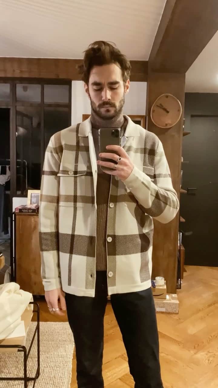 NICOLAS SIMOESのインスタグラム：「1 black denim, 4 looks 🔥」