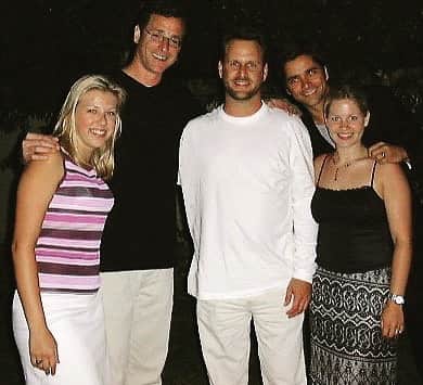 デイブ・クーリエのインスタグラム：「#tbt Not sure what year this was but I love them so. #cutitout #fullhouse #family」
