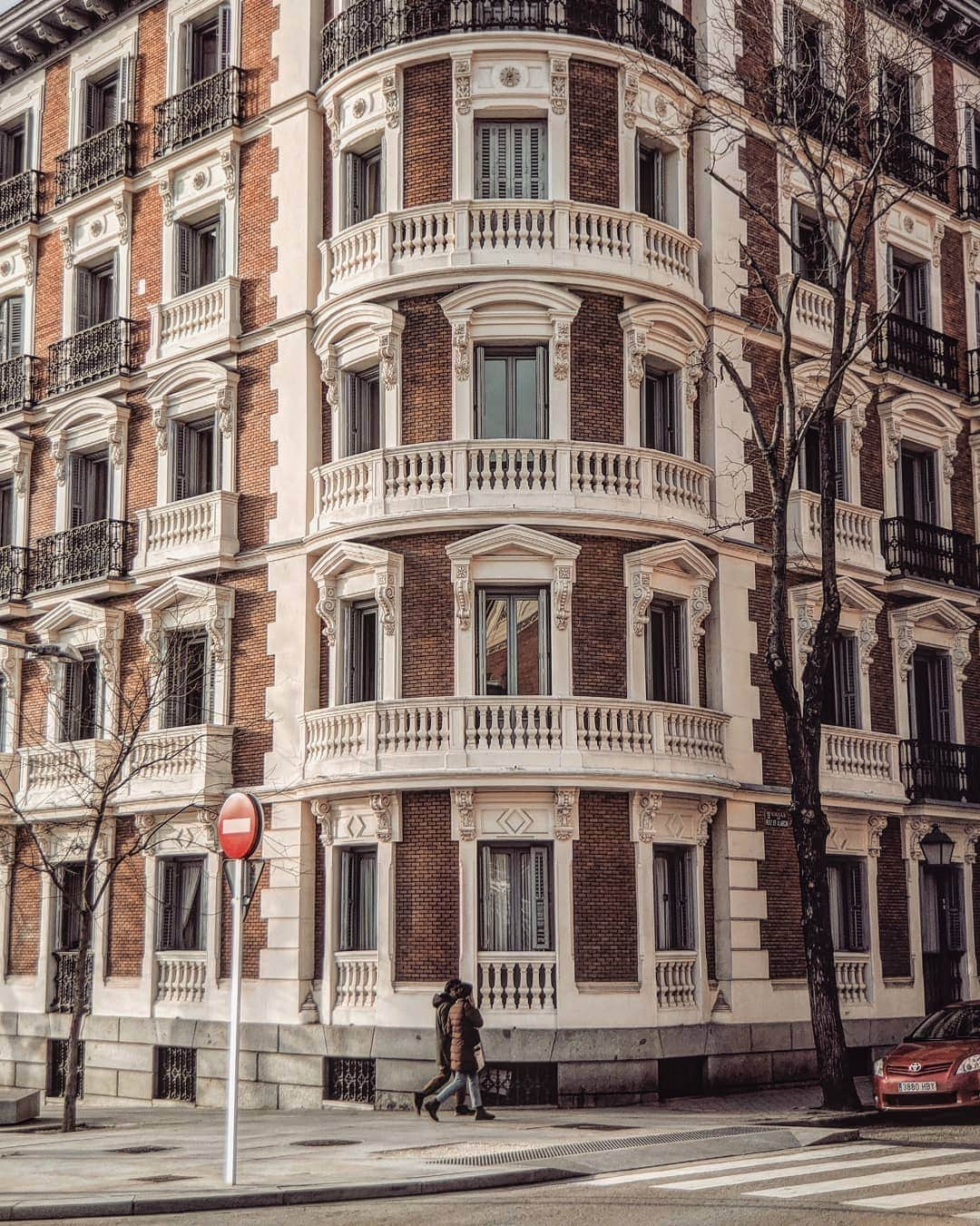 Guido Gutiérrez Ruizのインスタグラム：「February afternoon walk • Paseo de tarde en febrero • #Madrid」