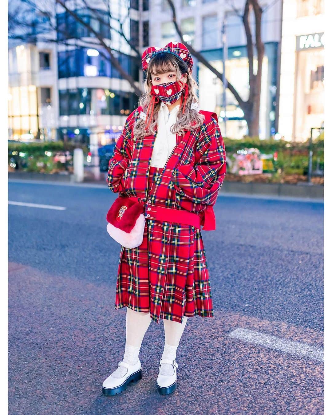 のインスタグラム：「Akari (@akari07k) on the street in Harajuku wearing a red plaid bomber jacket and matching plaid skirt by Japanese fashion brand HEIHEI with a furry @HEIHEI_official bag, a HEIHEI heart shaped beret, a plaid face mask, and Mary Jane shoes.」