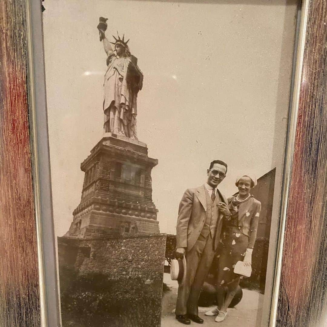 ジョン・ロス・ボウイさんのインスタグラム写真 - (ジョン・ロス・ボウイInstagram)「You might be Baller, but you’re never going to be as Baller as my Scottish Immigrant grandparents in front of the Statue of Liberty in the early 1930s. #tbt #johnbowie #janetmacleanbowie」2月19日 4時39分 - johnrossbowie