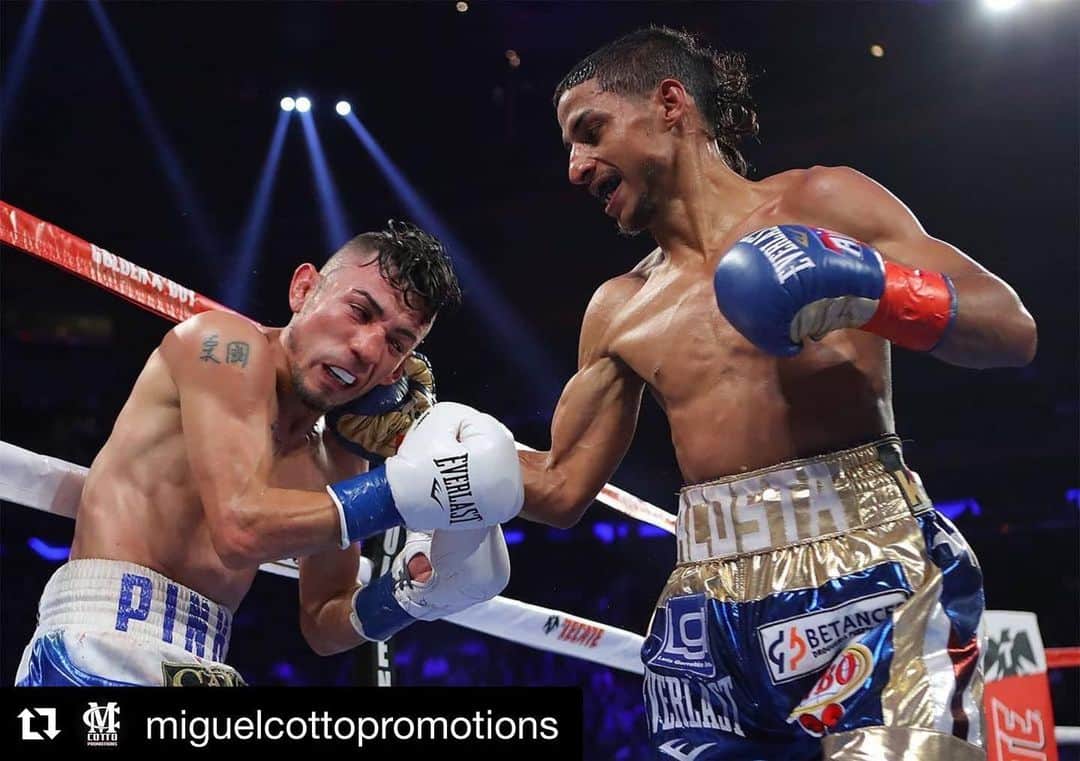ミゲール・コットのインスタグラム：「#Repost @miguelcottopromotions ・・・ ALBERTO 'EXPLOSIVO' MACHADO Y 'TITO' ACOSTA REGRESAN EN GRANDE EL 18 DE MARZO POR NBC SPORTS  CAGUAS, PUERTO RICO- Alberto Machado solo sueña con tener un campeonato mundial en su cintura nuevamente. Y este próximo 18 de marzo podría dar un paso grande en esa dirección cuando dispute el cetro regional vacante NABO de la Organización Mundial de Boxeo en las 135 libras frente al invicto Tejano Héctor Tenajara Jr. durante el pleito estelar del cartel de Miguel Cotto Promotion junto a H2 Entertainment en asociación con Golden Boy Promotions en el Albergue Olímpico en Salinas como parte de la serie Ring City USA que será televisada por NBC Sports y cuyas preliminaries se verán por la aplicación Twitch.   'Tito' Acosta regresa con el título mundial como objetivo  El ex-campeón mundial  junior mosca y fuerte pegador Angel ‘Tito’ Acosta tiene una meta bien presente y es coronarse campeón mundial nuevamente en la division mosca. Luego de meses de inactividad debido a la pandemia de COVID-19, ‘Tito’ Acosta se mantuvo entrenando y listo para regresar al ensogado. Ahora el hijo mimado del “ Barrio Obrero” de San Juan regresa al ring el 18 de marzo en el cartel de Ring City USA para medirse al guerrero mexicano Gilberto Mendoza (17-9-3, 8KOs) en un combate a 8 asaltos.  ‘Tito’ actualmente es el retador mandatorio por la Organización Mundial de Boxeo para enfrentar al campeón japonés Junto Nakatani (21-0, 16KOs).   ‘Chiquiro’ Martinez y ‘Chin’ Valentín a importantes compromisos  Aparte del pleito entre Machado y Tanajara Jr., la porción televisada por NBC Sports también contará con otro interesante duelo en la rivalidad entre Puerto Rico y México cuando mayagüezano José “Chiquiro” Martínez (22-1-2 con 14 KO’s), se mida al azteca Israel González (26-4 con 11 KO’s) en combate a ocho asaltos.  González viene de una derrota en octubre del 2020 contra Román ‘Chocolatito’ González vía decisión en pleito por el cetro mosca de la AMB y es un peleador que se destaca por lanzar muchos golpes.  Como si fuera poco, la velada del 18 de marzo tendrá el regreso del invicto noqueador salinense Edwin “Chin” Valentín peleando cerca de su alma mater cuando se」