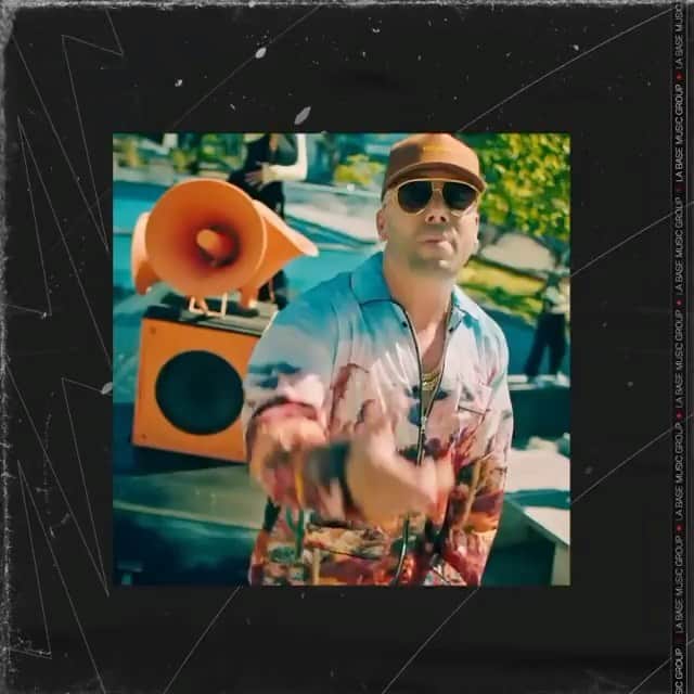 ウィジンのインスタグラム：「20 🍉 @labase Cómo se siente, cómo se siente baby del 1 al 10 ya llegamos a 20M 🎶 #FIEL rompiéndola desde que salió, ya sobrepasamos los 20 millones de views en @youtube 😎 ¿Ya se aprendieron la letra? 🤔 @wisin @jhaycortez」