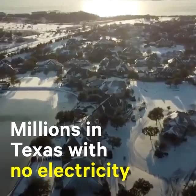 アリミ・バラードのインスタグラム：「#Repost from @nowthisnews • 4M+ Texans lost power on Feb 16 after the state saw its coldest temperatures in decades  #texas #winterstorm #snowstorms #poweroutage」