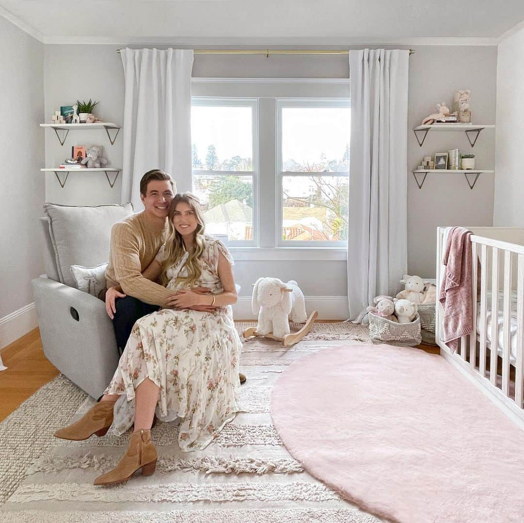 ネイサン・エイドリアンのインスタグラム：「To say a lot has changed recently is an understatement, but I couldn’t be happier.  From the sleepless nights to diaper duty to rocking my newborn daughter in my arms, I have loved every minute of it. Thank you @potterybarnkids for helping us create our dream nursery and playroom, where we can create special memories together as a family. #lovemypbk #ad」