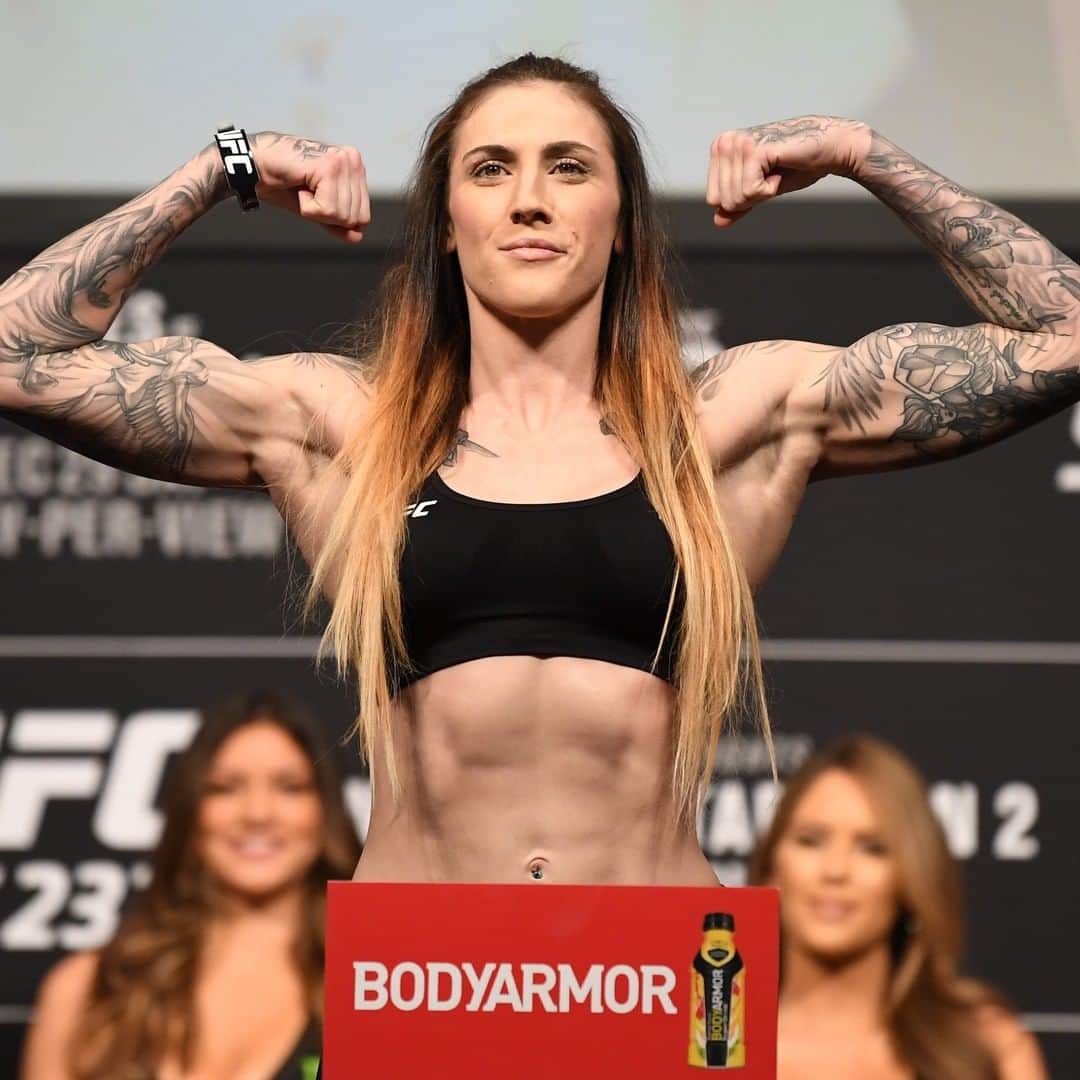 UFCさんのインスタグラム写真 - (UFCInstagram)「#AndNew? Does @MeganA_MMA have what it takes to dethrone the double champ? 🇦🇺 #UFC259」2月19日 5時03分 - ufc