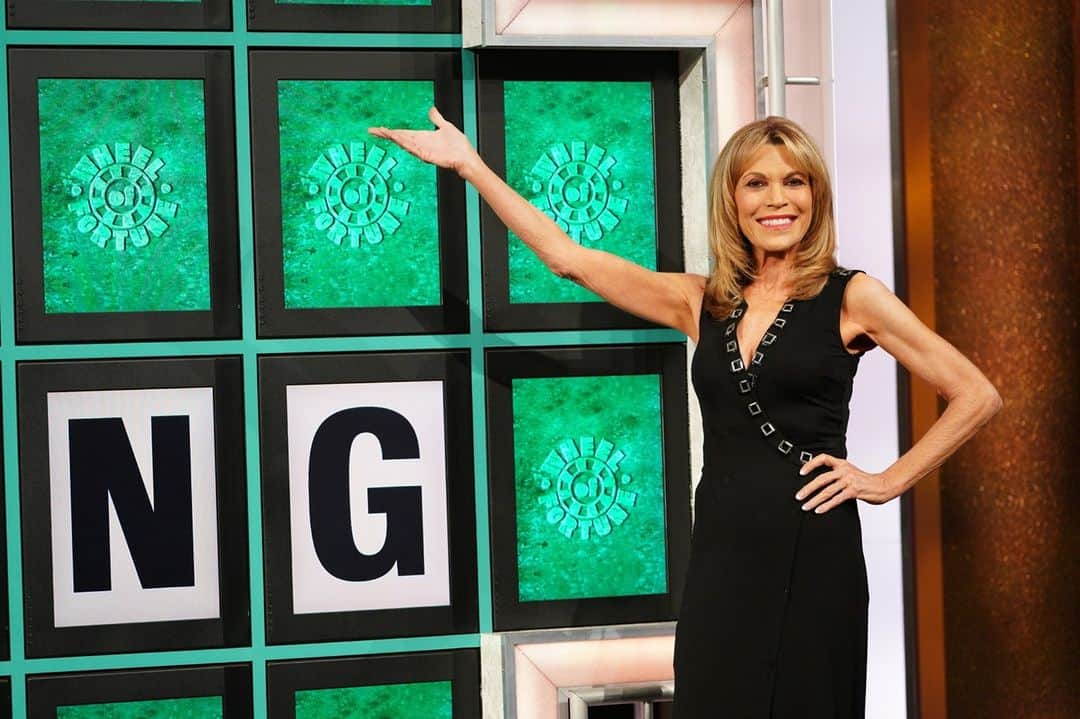 アメリカン・ブロードキャスティング・カンパニーのインスタグラム：「Join us in wishing the icon that is @officialvannawhite a happy birthday! 💫」