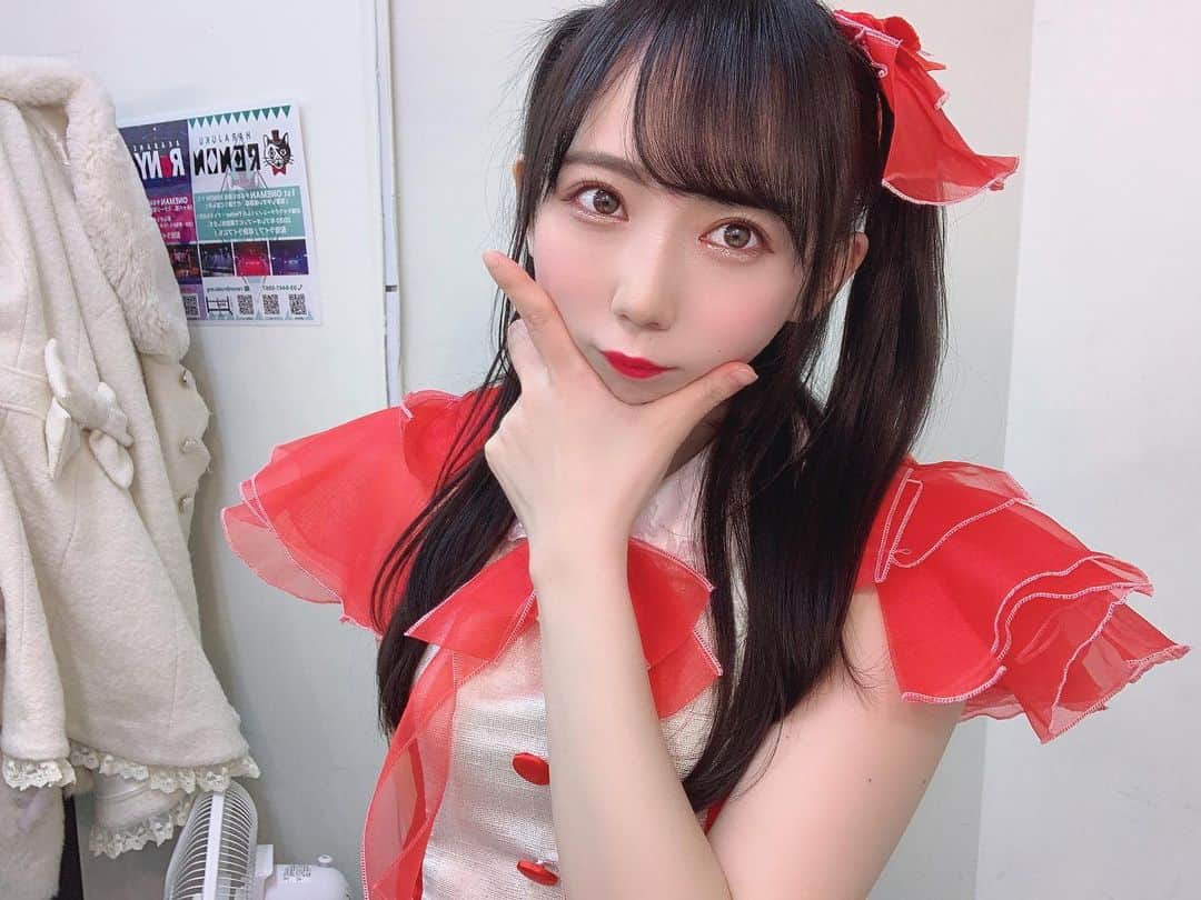 瀬戸栞のインスタグラム：「この衣装きゃわなんよ #idol #アイドル #instagood #photo #セルフィー #赤 #red #followｍe」